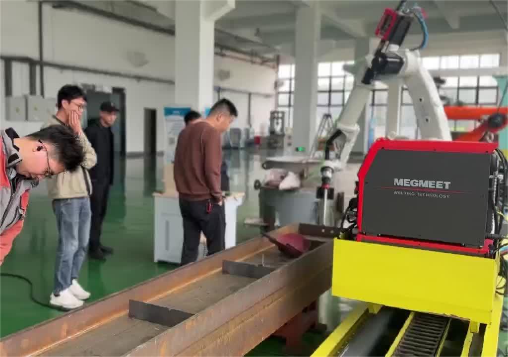 智能焊接機器人H型鋼免示教編程焊接機器人